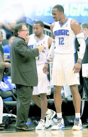 为什么棒球比赛中的一垒手手套比其他位置的都大